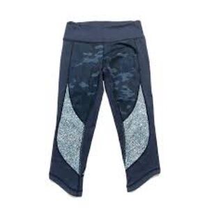 Lotus Camo Inkwell Blue Wunder Under Cropped lululemon Leggings